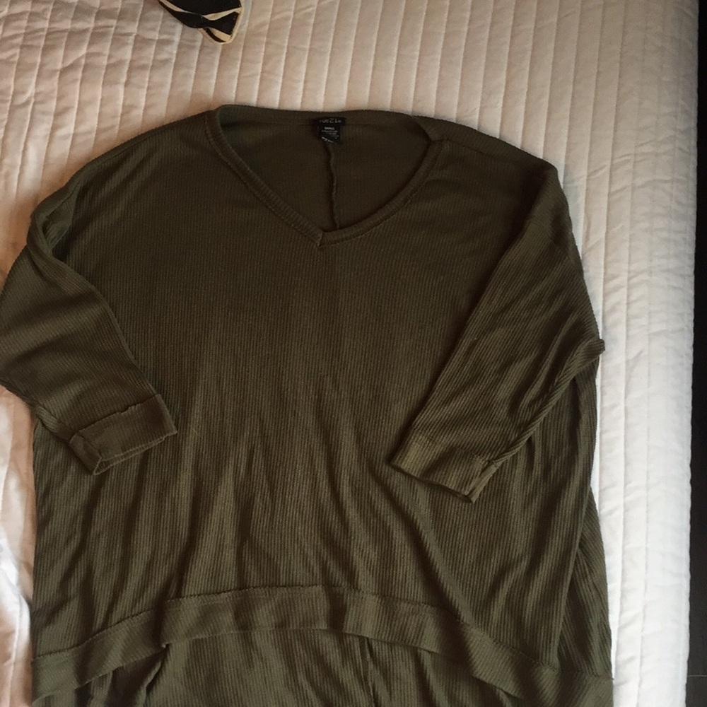 Quarter-length sleeve baggy shirt